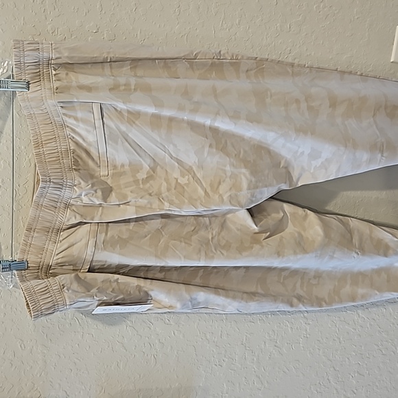 NWT Athleta Brooklyn Camo Joggers size 24 - Picture 7 of 13
